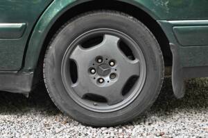 Image 12/50 of Mercedes-Benz E 320 (1998)