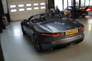 Bild 45/50 von Jaguar F-Type (2019)