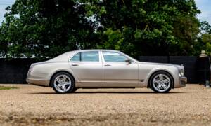 Image 2/50 of Bentley Mulsanne (2011)