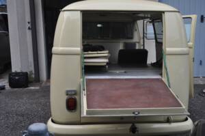 Image 18/31 of Volkswagen T1 minibus (1962)