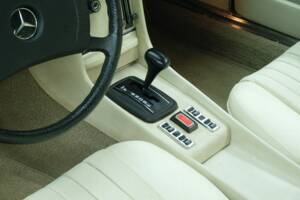 Image 26/50 de Mercedes-Benz 350 SLC (1973)