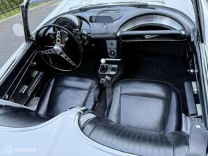 Image 13/24 of Chevrolet Corvette (1962)