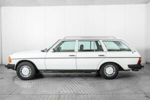 Bild 9/50 von Mercedes-Benz 300 D (1983)