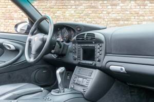 Image 38/50 of Porsche 911 Carrera 4S (2003)