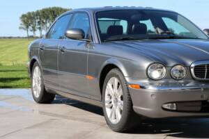 Image 5/50 of Jaguar XJ 8 4.2 (2004)