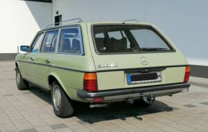 Immagine 2/55 di Mercedes-Benz 300 TD (1979)