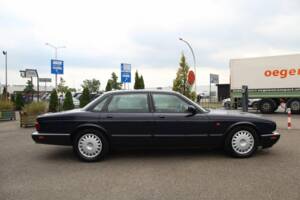 Bild 5/8 von Jaguar XJ 8 Executive (1997)