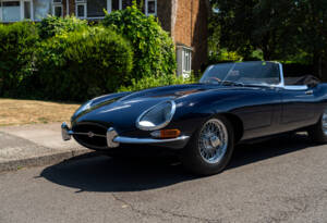 Image 7/24 of Jaguar E-Type 3.8 (1963)