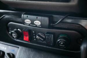 Image 19/50 of Land Rover Defender 90 "50th Anniversary" (1998)