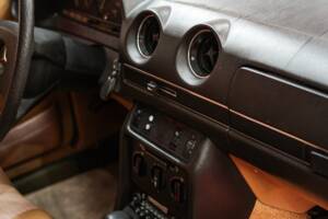 Bild 33/54 von Mercedes-Benz 250 T (1979)