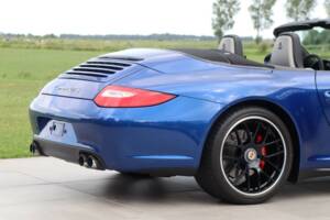 Bild 42/50 von Porsche 911 Carrera 4 GTS (2011)