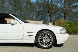 Image 22/50 of Mercedes-Benz SL 320 (1997)