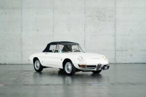 Image 12/50 of Alfa Romeo 1600 Spider Duetto (1966)