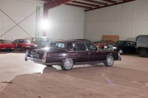 Image 9/58 of Cadillac Brougham Elegance (1988)