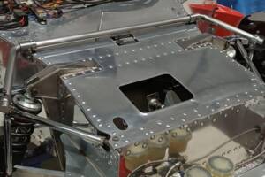Image 25/50 of Lola T290 (1972)