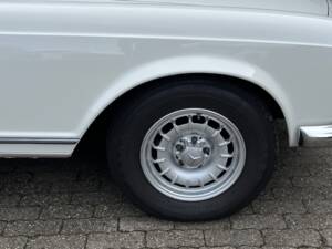 Image 91/100 of Mercedes-Benz 280 SL (1970)