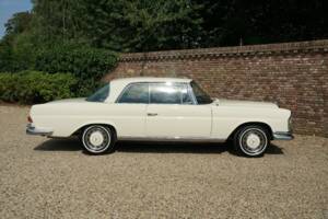 Image 23/50 de Mercedes-Benz 280 SE (1968)