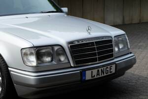 Imagen 13/75 de Mercedes-Benz E 280 T (1994)