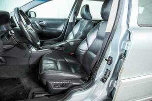 Image 15/36 of Volvo V70 D5 (2008)