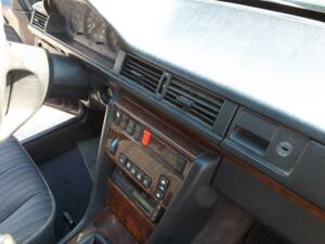 Image 49/50 of Mercedes-Benz 250 TD Turbo (1992)
