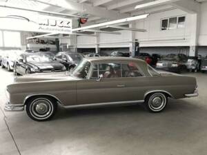 Image 4/38 de Mercedes-Benz 280 SE (1967)