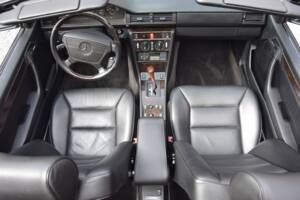 Image 10/15 of Mercedes-Benz E 200 (1997)