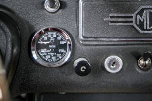 Image 21/50 de MG MGB GT (1966)