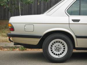 Image 15/42 of BMW 528i (1900)