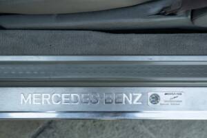 Image 48/50 of Mercedes-Benz SL 320 (1997)