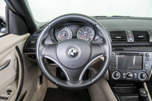 Image 8/50 of BMW 125i (2008)