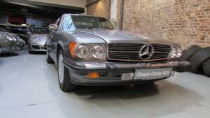 Afbeelding 17/17 van Mercedes-Benz 560 SL (1987)