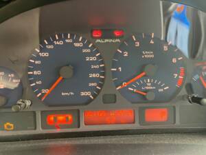 Image 26/49 of ALPINA B3 S Touring (2002)