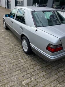 Image 5/10 de Mercedes-Benz E 220 (1995)