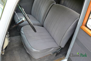 Image 22/50 of Mercedes-Benz 220 (1952)
