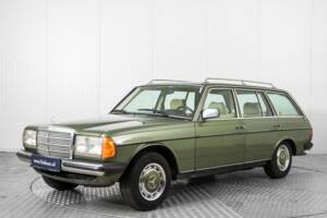 Bild 1/50 von Mercedes-Benz 200 T (1982)