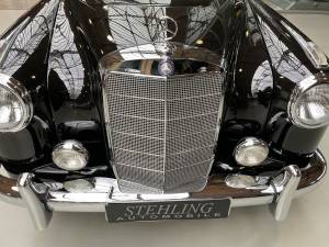 Image 11/38 of Mercedes-Benz 220 S (1959)
