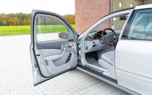 Image 16/45 of Mercedes-Benz S 55 AMG (2000)