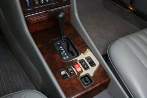 Image 17/30 of Mercedes-Benz 300 SL (1986)