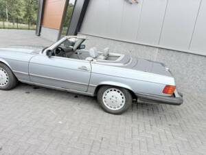 Image 5/50 de Mercedes-Benz 560 SL (1988)