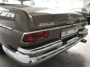Image 9/38 de Mercedes-Benz 280 SE (1967)