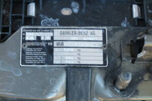 Image 22/92 de Mercedes-Benz 200 D (1989)