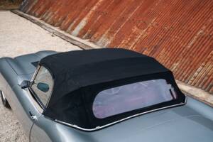 Image 19/34 de Jaguar E-Type (1968)