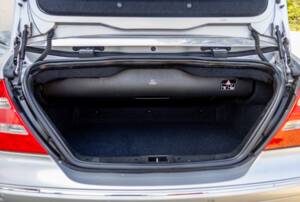 Image 13/50 of Mercedes-Benz CLK 55 AMG (2003)