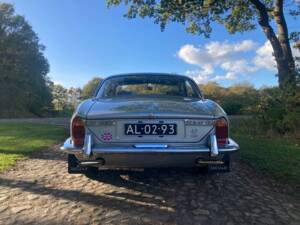 Image 28/60 of Jaguar XJ 6 4.2 (1972)