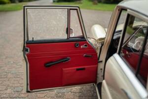 Image 22/42 of Mercedes-Benz 220 SE b (1965)