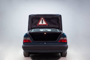 Image 28/29 de Mercedes-Benz E 320 (1995)