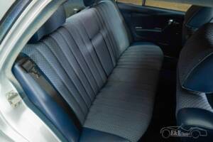 Image 7/19 of Mercedes-Benz 250 (1978)