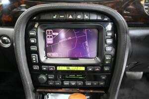 Image 36/50 of Jaguar XJR Super V8 (2004)