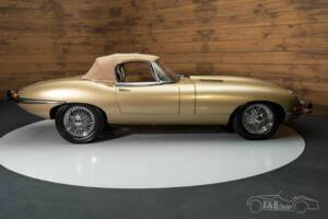 Image 10/18 de Jaguar E-Type (1967)