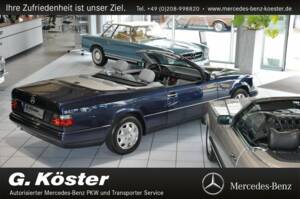 Image 1/13 of Mercedes-Benz E 220 (1995)